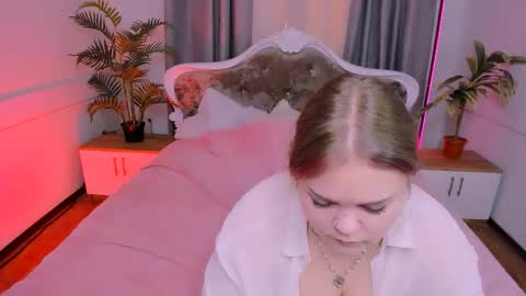 erica_love_ online show from November 6, 7:11 am