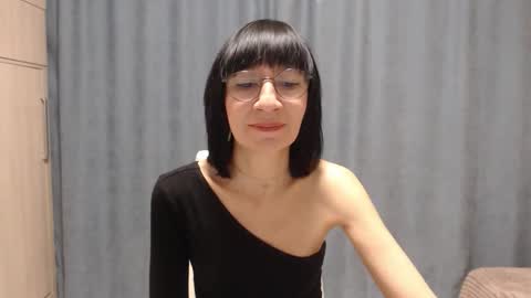 ericablack8 online show from December 15, 1:40 pm