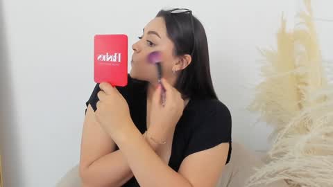 Snapshot of erika_mendez1 chatting on December 3, 8:11 pm Erika Mendez online show from December 3, 8:11 pm