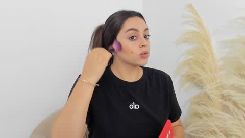 Snapshot of erika_mendez1 chatting on December 6, 8:34 pm Erika Mendez online show from December 6, 8:34 pm