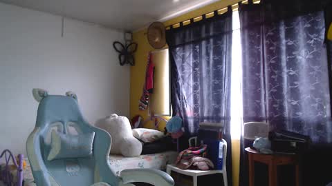 Snapshot of erina_1 chatting on February 9, 4:50 pm erina_1 online show from February 9, 4:50 pm