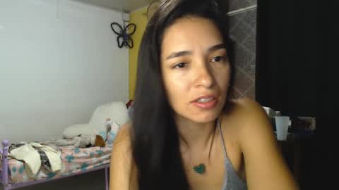 Snapshot of erina_1 chatting on March 7, 1:42 am erina_1 online show from March 7, 1:42 am