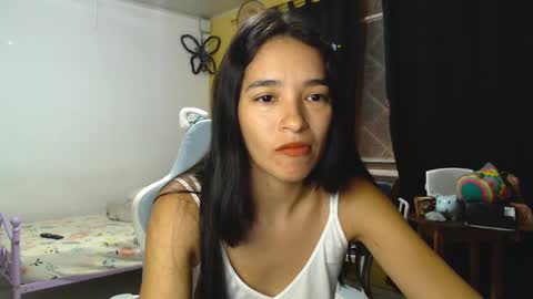 Snapshot of erina_1 chatting on February 8, 2:47 am erina_1 online show from February 8, 2:47 am