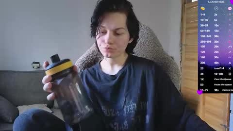 esajukyy online show from March 17, 9:03 am