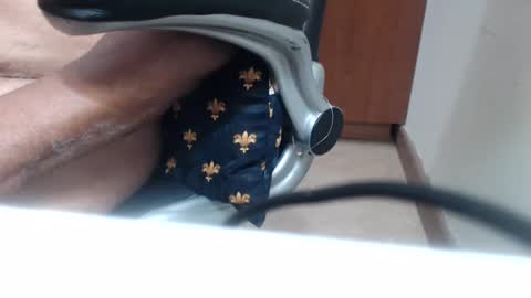 Snapshot of escorpion51 chatting on September 15, 3:08 am escorpion51 online show from September 15, 3:08 am