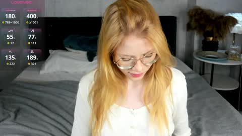 Esme Runn online show from April 1, 3:07 am