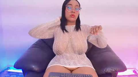 esmeralda online show from November 13, 9:34 am