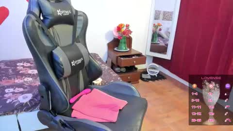 esme online show from February 26, 9:51 pm