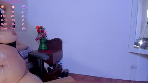 Snapshot of esmeralda_milf1 chatting on March 4, 1:12 am esme online show from March 4, 1:12 am