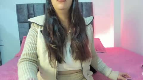 Perla online show from May 31, 7:40 am