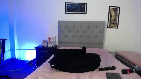 Perla online show from October 27, 6:35 am