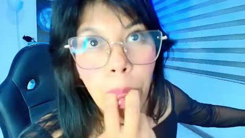 Esmeralda  online show from November 8, 1:58 pm