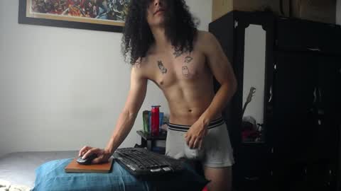 Esnider online show from June 5, 3:39 pm