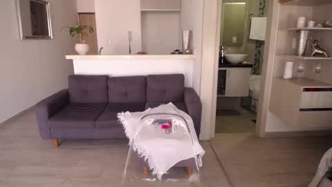 Juliana online show from October 5, 12:57 pm