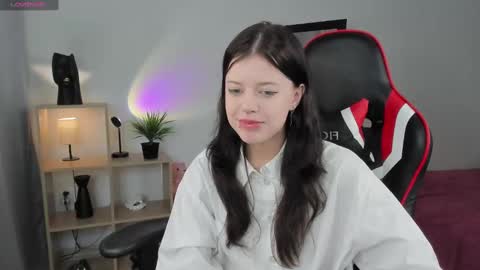 esteria online show from December 4, 10:35 pm