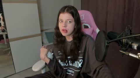 esteria online show from December 9, 1:29 am