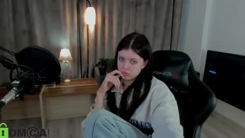 esteria online show from December 12, 4:04 am