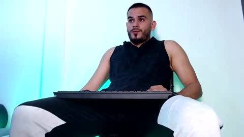 Esteban Fernandez online show from November 1, 12:26 pm