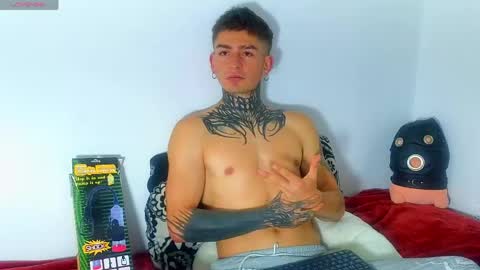 Esteban independent model online show from April 15, 10:07 am