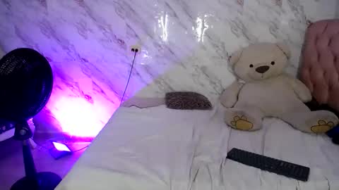 estefani robles online show from April 8, 4:48 am