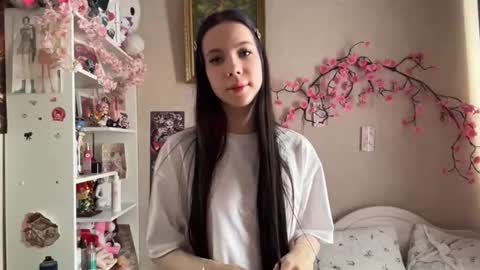 estellezdebski online show from July 12, 1:25 pm