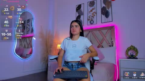 Estrella  online show from February 23, 1:13 pm