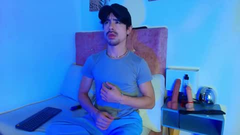 ethan  online show from January 7, 3:33 am