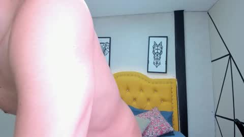 E T H A N  online show from February 20, 7:49 pm