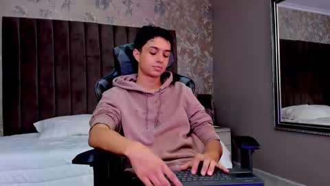 ethanlowell online show from December 2, 4:32 am