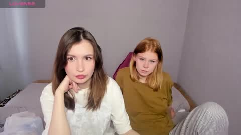 Veronica Tiia Lilith left to right online show from October 6, 5:14 am