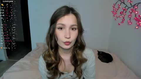 Veronica Tiia Lilith left to right online show from April 16, 7:14 pm