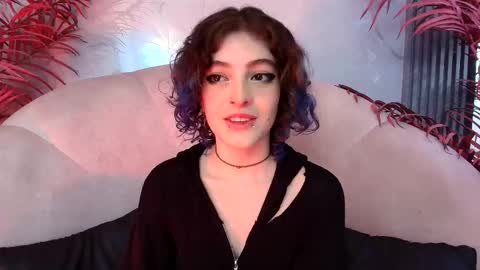 E V A online show from October 22, 7:59 pm