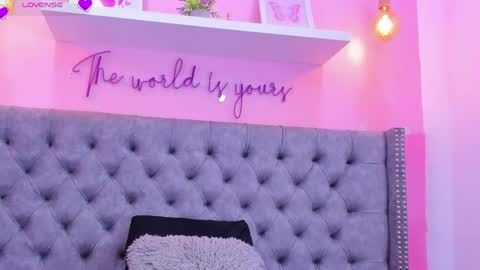 eva_smith5 online show from May 6, 8:26 pm