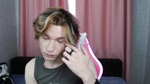 evan_reinhart online show from September 26, 9:17 am