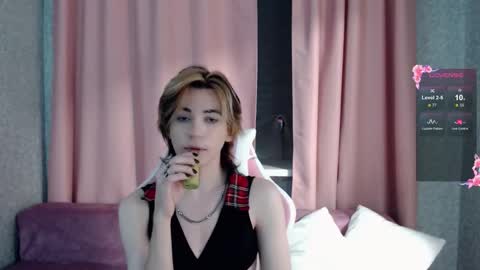 evan_reinhart online show from October 15, 11:05 pm