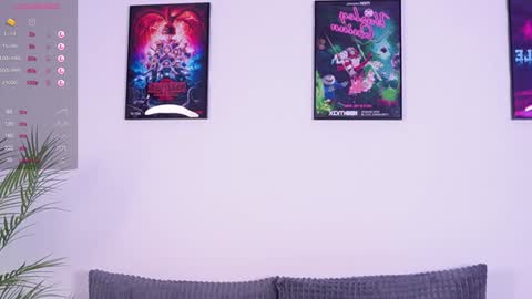 evan_white_ online show from December 12, 12:44 pm