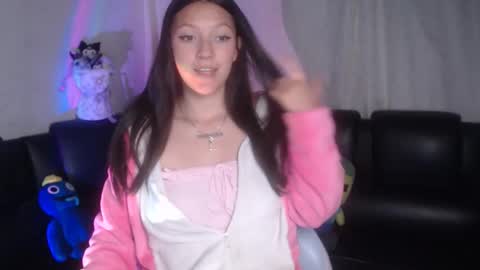evangeline_petite online show from February 12, 3:21 am