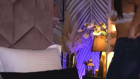 EvaRhea online show from February 2, 4:20 am