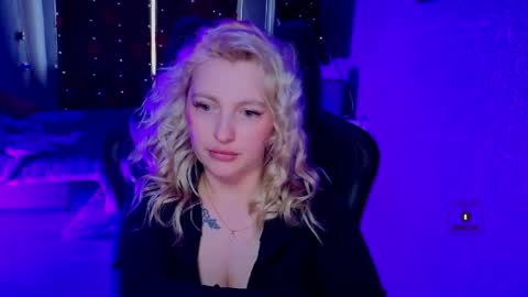 evavibe online show from March 31, 9:54 am