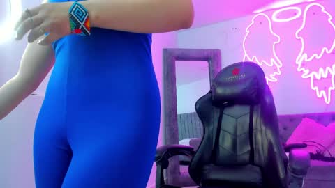 evelin__thompsson online show from April 1, 3:07 am