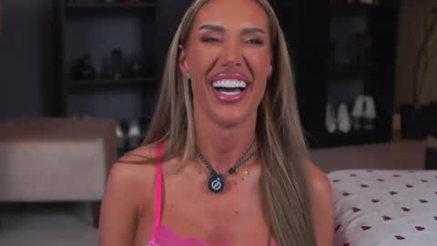 Evelyn online show from April 9, 6:24 pm