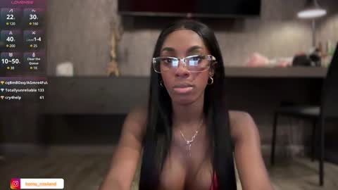 E V E L Y N  online show from February 3, 2:55 pm