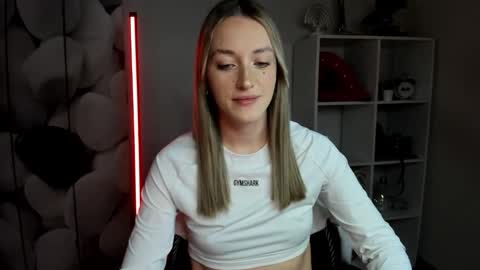 evelynblond online show from December 16, 1:50 pm