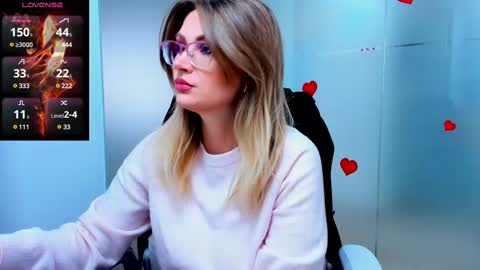 Snapshot of evelyne_rose chatting on March 11, 6:08 am evelyne_rose online show from March 11, 6:08 am