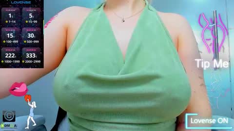 Snapshot of evelyne_rose chatting on October 22, 5:21 am evelyne_rose online show from October 22, 5:21 am