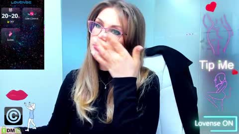 evelyne_rose online show from April 6, 4:57 am