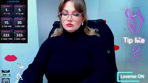 Snapshot of evelyne_rose chatting on October 23, 5:31 am evelyne_rose online show from October 23, 5:31 am