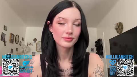 Evelyn online show from March 19, 8:47 pm