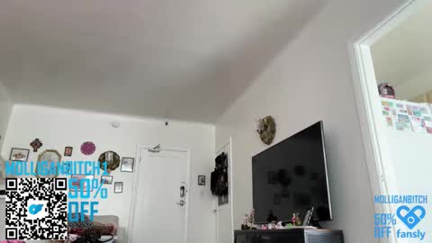 Evelyn online show from February 5, 9:29 pm