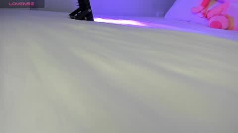 LAURA SOFIA  INDEPENDENT MODEL FOLLOW ME NOW ALMOST 10000 FOLLOWERS online show from June 3, 7:41 pm